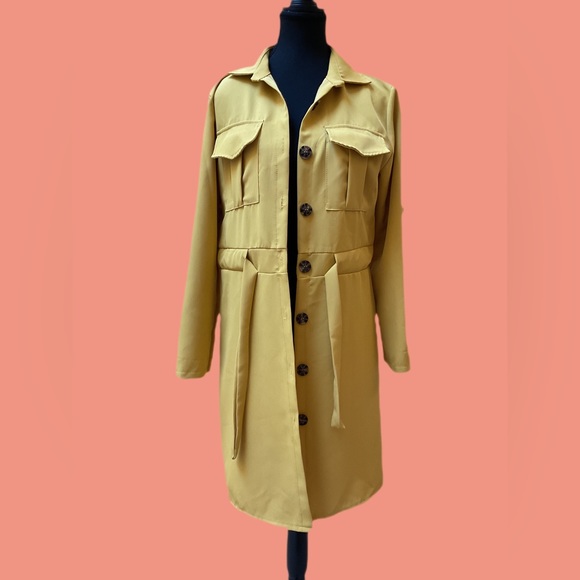 Beautiful yellow trench coat size 12. - Picture 6 of 8